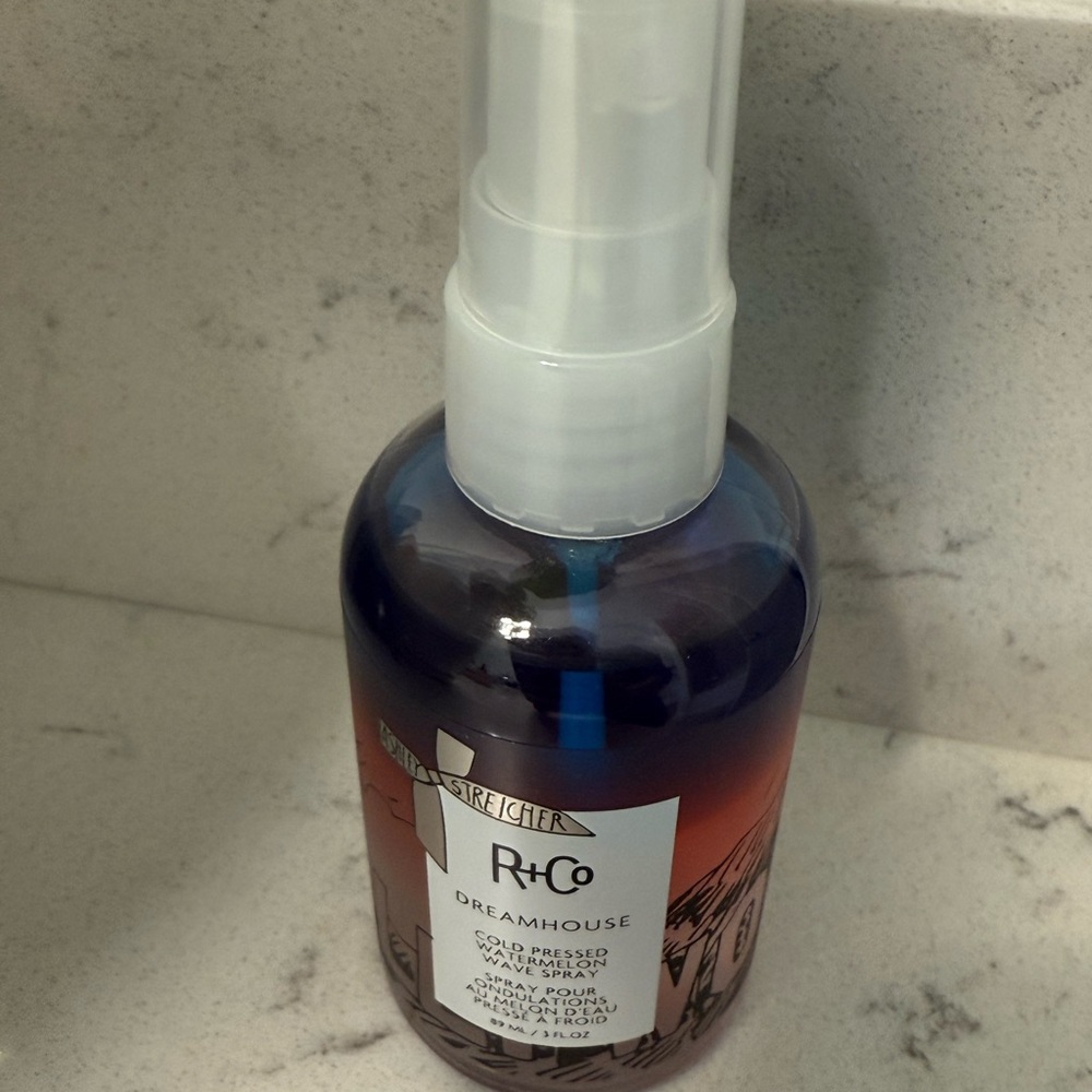 R+Co Dreamhouse Cold Pressed Water Spray - Blue and Pink